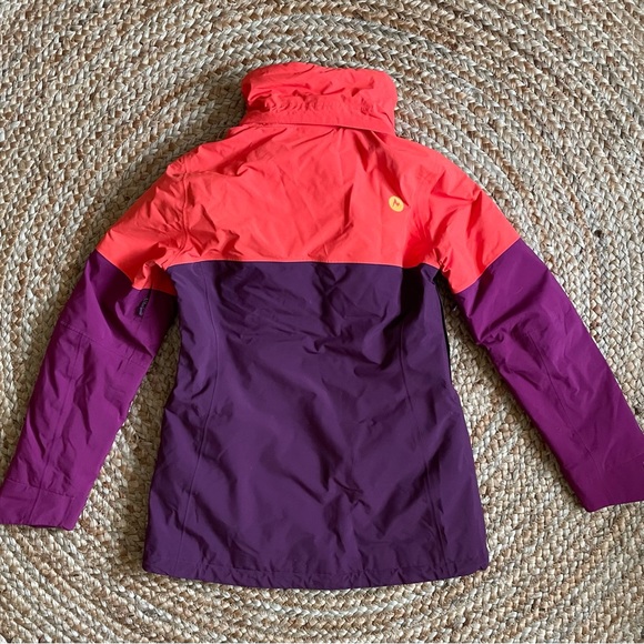 Tech ski jacket built for long days on the mountain. In excellent condition. - Picture 6 of 12